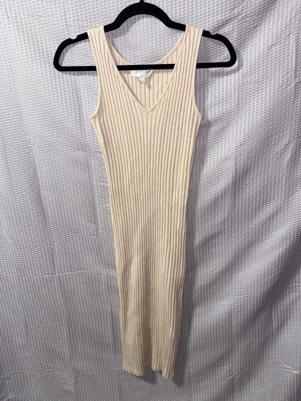 Olive + Oak Sleeveless V-Neck Ribbed Knit Midi Dress in Beige